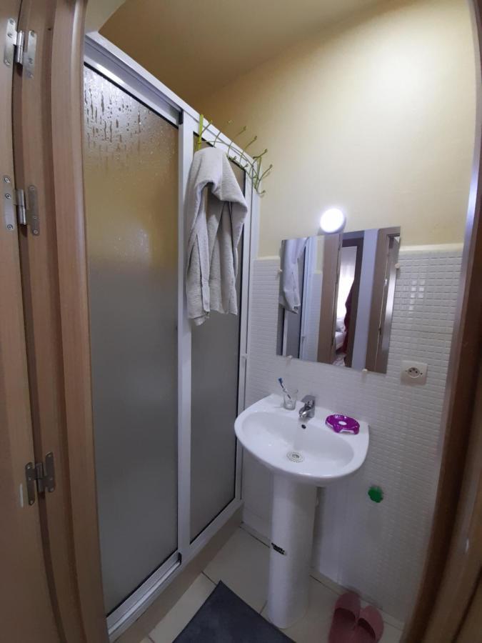 Beau Et Propre Appartement De Famille Dans Un Immeuble Calme Et Familiale A Bab Sebta فنيدك المظهر الخارجي الصورة